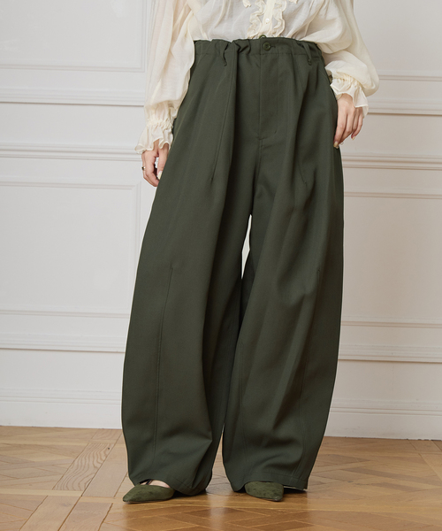 IENA LA BOUCLE（イエナラブークル）の「IENA LA BOUCLE ブライトギャバイージーバルーンパンツ（その他パンツ・レディース・ベージュ系その他/カーキ・38）」の2枚目の写真