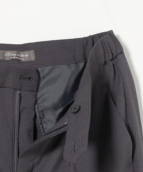 A DAY IN THE LIFE UNITED ARROWS(アデイインザライフユナイテッドアローズ)の「サッカー タック テーパードパンツ<A DAY IN THE LIFE>(その他パンツ・レディース・ダークグレー/モカ/ネイビー・36/38/40)」の13枚目の写真