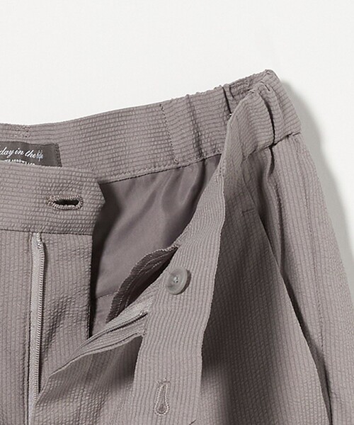 A DAY IN THE LIFE UNITED ARROWS(アデイインザライフユナイテッドアローズ)の「サッカー タック テーパードパンツ<A DAY IN THE LIFE>(その他パンツ・レディース・ダークグレー/モカ/ネイビー・36/38/40)」の17枚目の写真