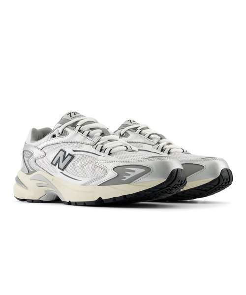 NEW BALANCE(ニューバランス)の「ML725(スニーカー・レディース・シルバー系その他・24.0cm/23.5cm/25.0cm/24.5cm/25.5cm/23.0cm/22.5cm/22.0cm/26.0cm/26.5cm/27.0cm/27.5cm/28.0cm/29.0cm/30.0cm/28.5cm)」の2枚目の写真