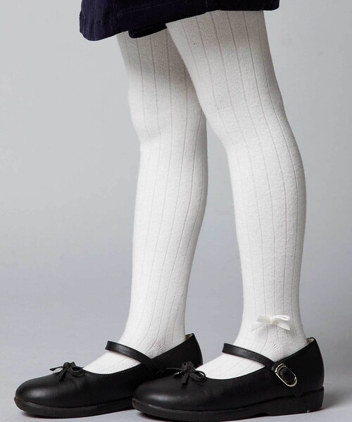 BeBe（ベベ）の「サイドリボンリブタイツ(80~140cm)（タイツ/ストッキング・キッズ・オフホワイト/ブラック・XS/L/S/M）」の2枚目の写真