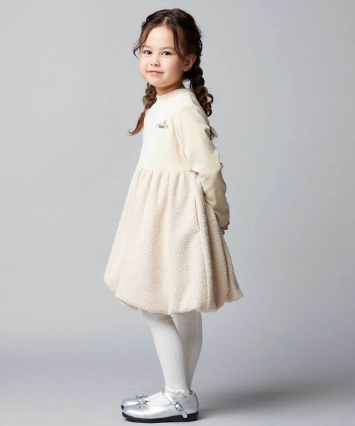 BeBe（ベベ）の「サイドリボンリブタイツ(80~140cm)（タイツ/ストッキング・キッズ・オフホワイト/ブラック・XS/L/S/M）」の4枚目の写真