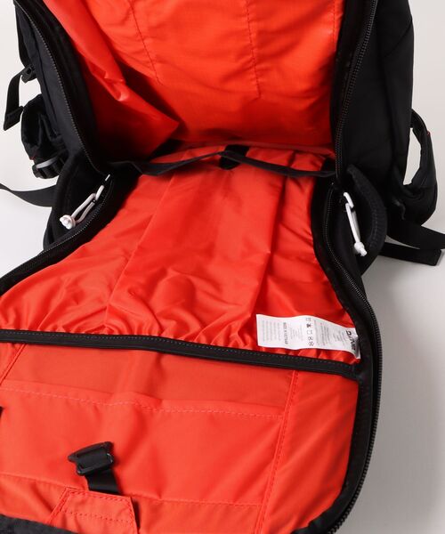 DAKINE(ダカイン)の「DAKINE POACHER BACKPACK 32L バックパック/リュック 【25-26SNOWモデル】/ダカインスキースノーボードギア(バックパック)(バックパック/リュック・メンズ・ライトグレー/ブラック・FREE)」の8枚目の写真