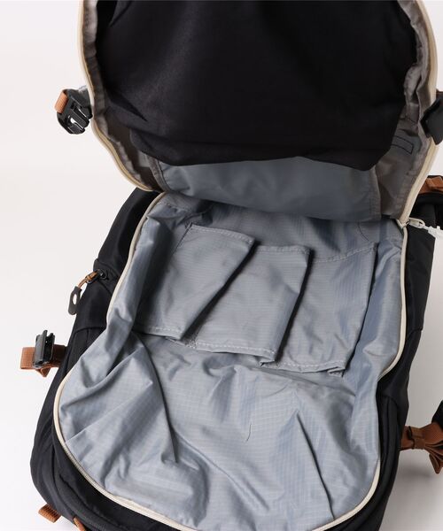 DAKINE(ダカイン)の「DAKINE POACHER BACKPACK 32L バックパック/リュック 【25-26SNOWモデル】/ダカインスキースノーボードギア(バックパック)(バックパック/リュック・メンズ・ライトグレー/ブラック・FREE)」の9枚目の写真