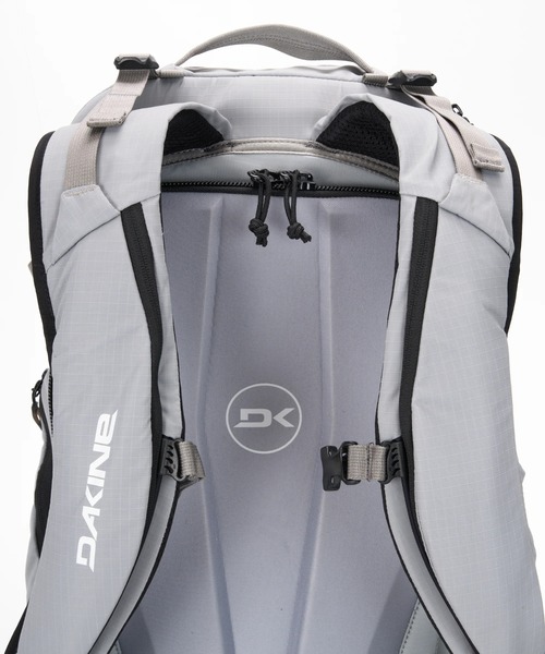 DAKINE(ダカイン)の「DAKINE POACHER BACKPACK 32L バックパック/リュック 【25-26SNOWモデル】/ダカインスキースノーボードギア(バックパック)(バックパック/リュック・メンズ・ライトグレー/ブラック・FREE)」の17枚目の写真