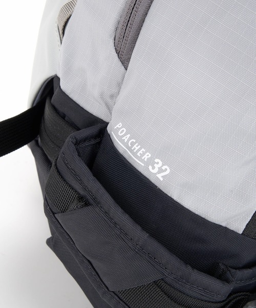 DAKINE(ダカイン)の「DAKINE POACHER BACKPACK 32L バックパック/リュック 【25-26SNOWモデル】/ダカインスキースノーボードギア(バックパック)(バックパック/リュック・メンズ・ライトグレー/ブラック・FREE)」の18枚目の写真