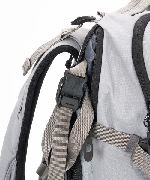DAKINE(ダカイン)の「DAKINE POACHER BACKPACK 32L バックパック/リュック 【25-26SNOWモデル】/ダカインスキースノーボードギア(バックパック)(バックパック/リュック・メンズ・ライトグレー/ブラック・FREE)」の21枚目の写真