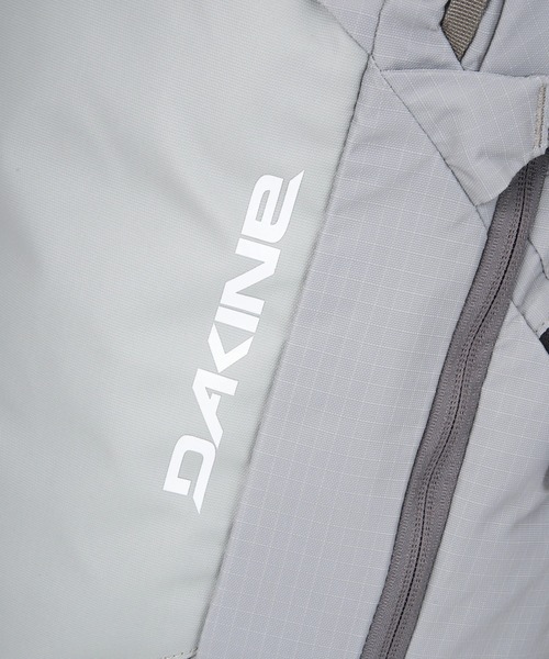 DAKINE(ダカイン)の「DAKINE POACHER BACKPACK 32L バックパック/リュック 【25-26SNOWモデル】/ダカインスキースノーボードギア(バックパック)(バックパック/リュック・メンズ・ライトグレー/ブラック・FREE)」の11枚目の写真