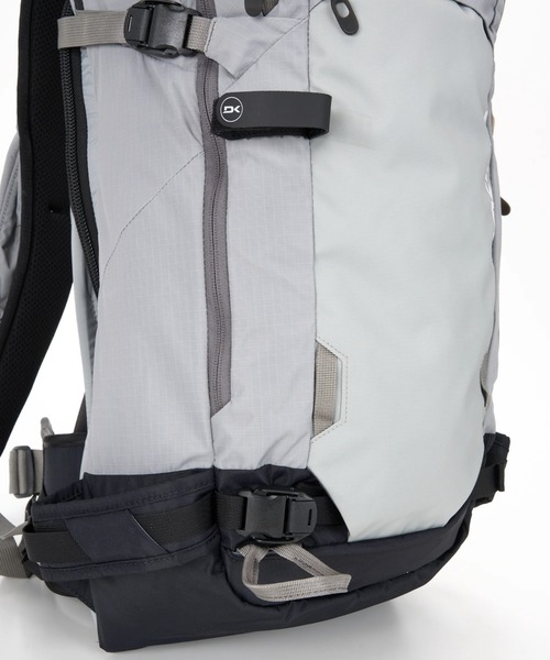 DAKINE(ダカイン)の「DAKINE POACHER BACKPACK 32L バックパック/リュック 【25-26SNOWモデル】/ダカインスキースノーボードギア(バックパック)(バックパック/リュック・メンズ・ライトグレー/ブラック・FREE)」の15枚目の写真