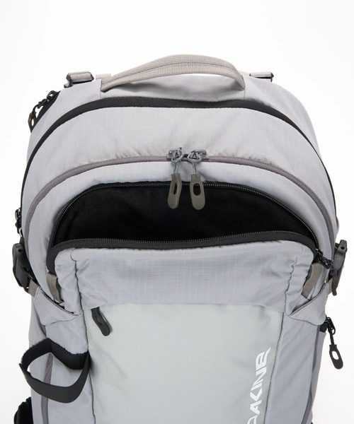 DAKINE(ダカイン)の「DAKINE POACHER BACKPACK 32L バックパック/リュック 【25-26SNOWモデル】/ダカインスキースノーボードギア(バックパック)(バックパック/リュック・メンズ・ライトグレー/ブラック・FREE)」の16枚目の写真