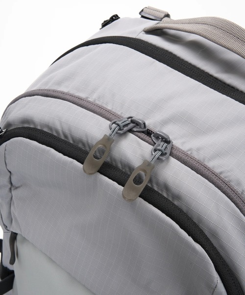 DAKINE(ダカイン)の「DAKINE POACHER BACKPACK 32L バックパック/リュック 【25-26SNOWモデル】/ダカインスキースノーボードギア(バックパック)(バックパック/リュック・メンズ・ライトグレー/ブラック・FREE)」の5枚目の写真