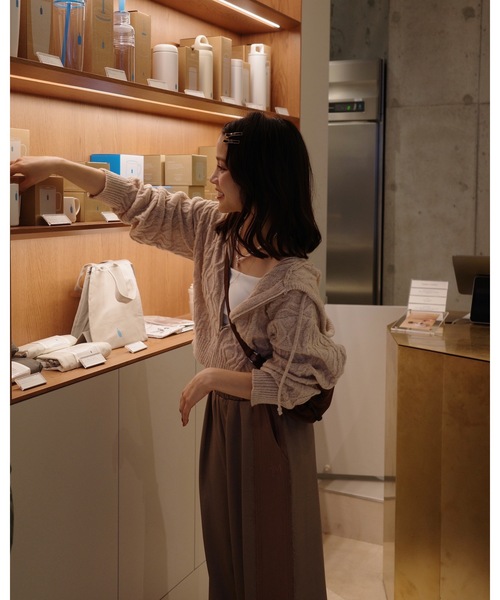 jumelle（ジュメロ）の「ケーブル編みZIPフーディー（パーカー・レディース・ベージュ/グレー・FREE）」の4枚目の写真