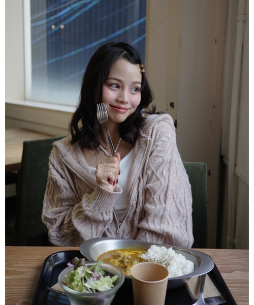 jumelle（ジュメロ）の「ケーブル編みZIPフーディー（パーカー・レディース・ベージュ/グレー・FREE）」の5枚目の写真