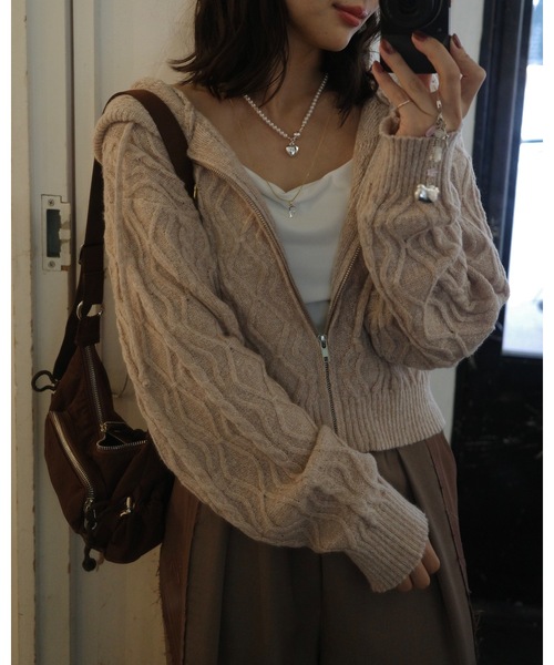 jumelle（ジュメロ）の「ケーブル編みZIPフーディー（パーカー・レディース・ベージュ/グレー・FREE）」の6枚目の写真