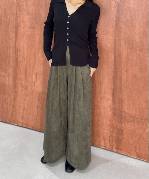 CURA CLOSET(キュラ クローゼット)の「【happy_acoaco select】スエードライク 2タックワイドパンツ(その他パンツ・レディース・カーキ/ブラック/ベージュ/ブラウン・L/M)」の4枚目の写真