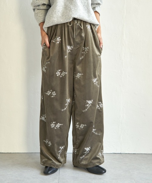 notch.(ノッチ)の「フラワーエンブロイダリーベロアパンツ(その他パンツ・レディース・ブラック/ブラウン/アイボリー・TM/M)」の3枚目の写真