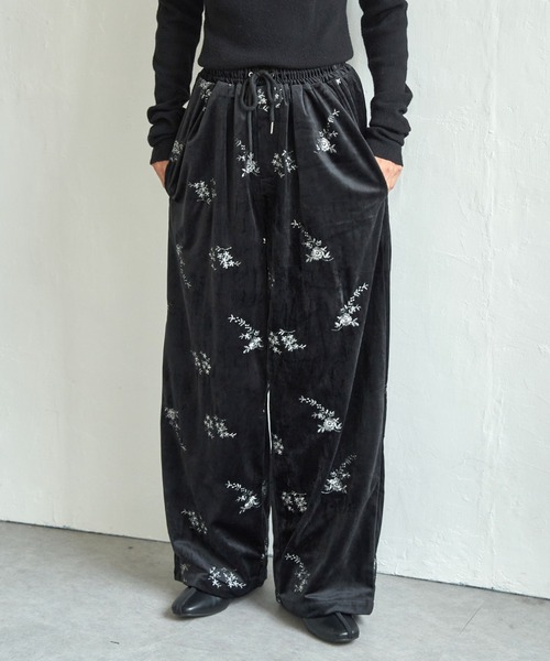notch.(ノッチ)の「フラワーエンブロイダリーベロアパンツ(その他パンツ・レディース・ブラック/ブラウン/アイボリー・TM/M)」の2枚目の写真