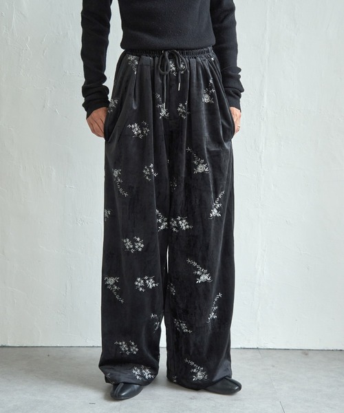 notch.(ノッチ)の「フラワーエンブロイダリーベロアパンツ(その他パンツ・レディース・ブラック/ブラウン/アイボリー・TM/M)」の4枚目の写真
