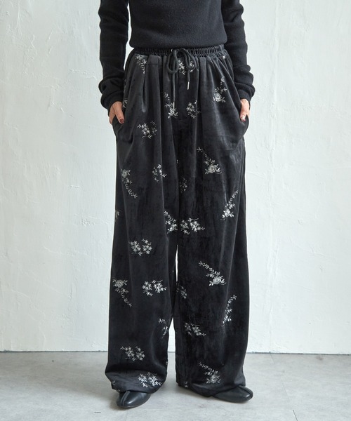 notch.(ノッチ)の「フラワーエンブロイダリーベロアパンツ(その他パンツ・レディース・ブラック/ブラウン/アイボリー・TM/M)」の5枚目の写真