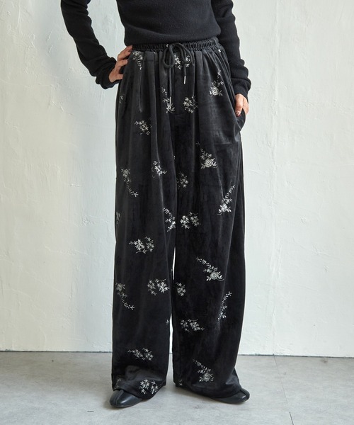 notch.(ノッチ)の「フラワーエンブロイダリーベロアパンツ(その他パンツ・レディース・ブラック/ブラウン/アイボリー・TM/M)」の6枚目の写真