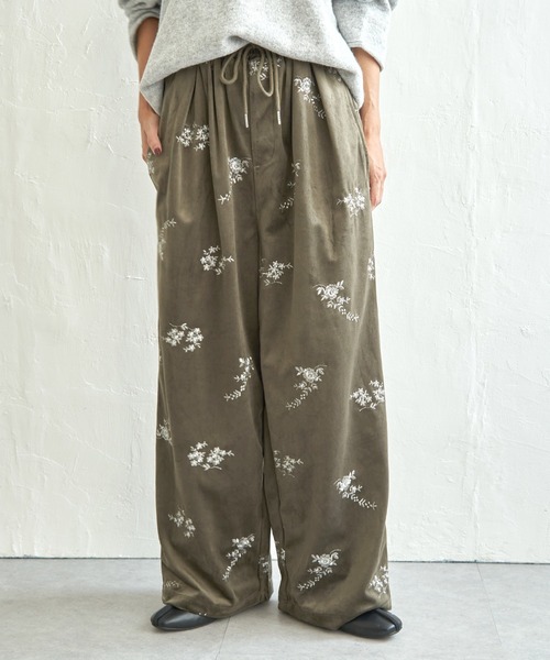 notch.(ノッチ)の「フラワーエンブロイダリーベロアパンツ(その他パンツ・レディース・ブラック/ブラウン/アイボリー・TM/M)」の8枚目の写真