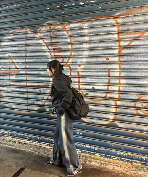 AVANDRESS(アバンドレス )の「Side-line Wide Pants INDIGO(デニムパンツ・レディース・その他・SMALL/MEDIUM/LARGE/X-LARGE)」の3枚目の写真