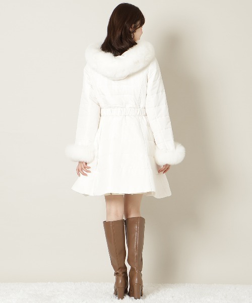 WILLSELECTION（ウィルセレクション）の「フォックスファーキルティングフレアコート（その他アウター・レディース・ベージュ/オフホワイト/ブラック・SMALL/MEDIUM）」の4枚目の写真