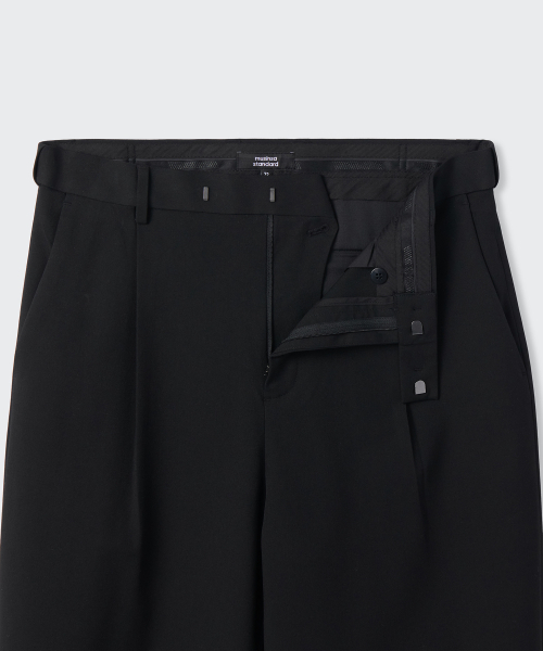 MUSINSA STANDARD（ムシンサスタンダード）の「ワンタックルーズテーパードヒドゥンバンディングスラックス[ブラック]（スラックス・メンズ・その他・40/38/42/36/34/32/30/31/33/26/27/28/29）」の6枚目の写真