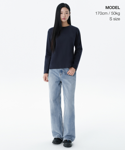 MUSINSA STANDARD WOMAN（ムシンサスタンダードウーマン）の「ウィメンズリラックスクルーネック長袖Tシャツ[ダークネイビー]（Tシャツ/カットソー・レディース・その他・SMALL/MEDIUM/LARGE/X-SMALL/X-LARGE）」の2枚目の写真
