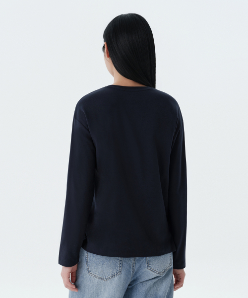 MUSINSA STANDARD WOMAN（ムシンサスタンダードウーマン）の「ウィメンズリラックスクルーネック長袖Tシャツ[ダークネイビー]（Tシャツ/カットソー・レディース・その他・SMALL/MEDIUM/LARGE/X-SMALL/X-LARGE）」の3枚目の写真