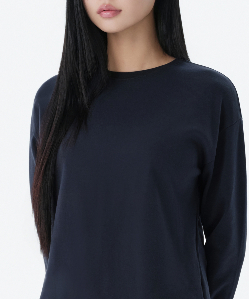 MUSINSA STANDARD WOMAN（ムシンサスタンダードウーマン）の「ウィメンズリラックスクルーネック長袖Tシャツ[ダークネイビー]（Tシャツ/カットソー・レディース・その他・SMALL/MEDIUM/LARGE/X-SMALL/X-LARGE）」の4枚目の写真