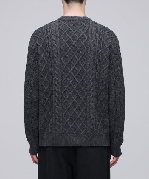 MUSINSA STANDARD（ムシンサスタンダード）の「アランケーブルクルーネックニット[ミディアムグレー]（ニット/セーター・メンズ・その他・SMALL/MEDIUM/LARGE/X-LARGE/XX-LARGE）」の3枚目の写真