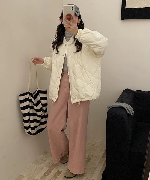 shopnikoniko(ショップニコニコ)の「ウェーブキルティング ノーカラー 中綿ブルゾン(ブルゾン・レディース・ホワイト/ブラック・フリー)」の5枚目の写真