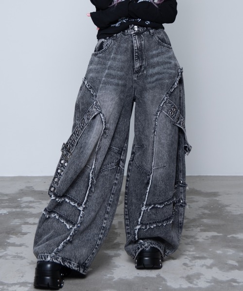 REFLEM（レフレム）の「『REFLEM/レフレム』バレルレッグワイドデニムパンツ（デニムパンツ・レディース・ブラック/グレー・M/L）」の2枚目の写真