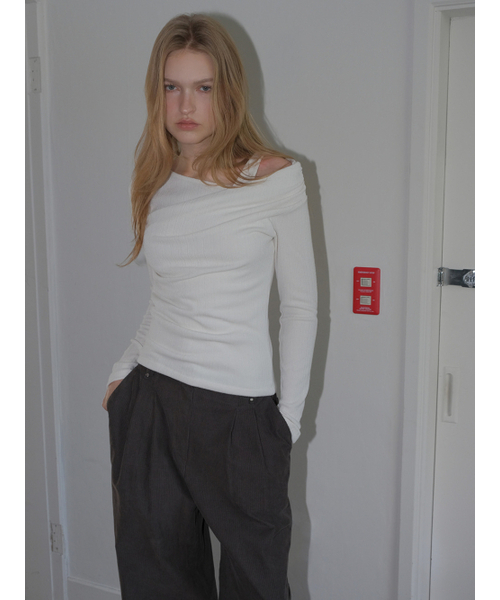 ETMON(エトモン)の「Cross-Over Drape T-Shirt, Cream(Tシャツ/カットソー・レディース・その他・F)」の3枚目の写真