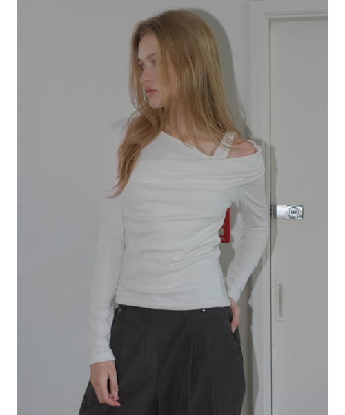 ETMON(エトモン)の「Cross-Over Drape T-Shirt, Cream(Tシャツ/カットソー・レディース・その他・F)」の4枚目の写真