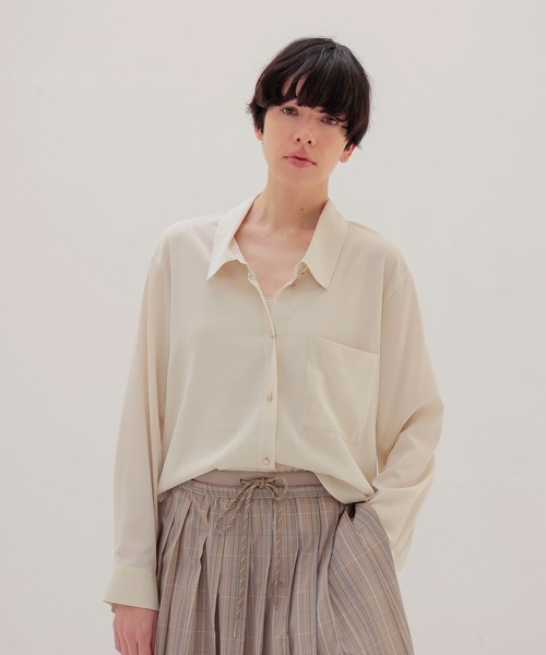 DRESSLAVE(ドレスレイブ)の「classic decine blouse(クラシックデシンブラウス)(シャツ/ブラウス・レディース・ブラック/ホワイト・38)」の1枚目の写真