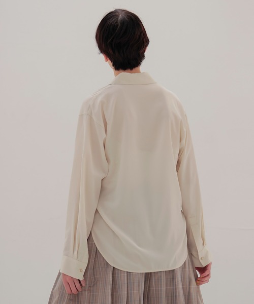 DRESSLAVE(ドレスレイブ)の「classic decine blouse(クラシックデシンブラウス)(シャツ/ブラウス・レディース・ブラック/ホワイト・38)」の3枚目の写真