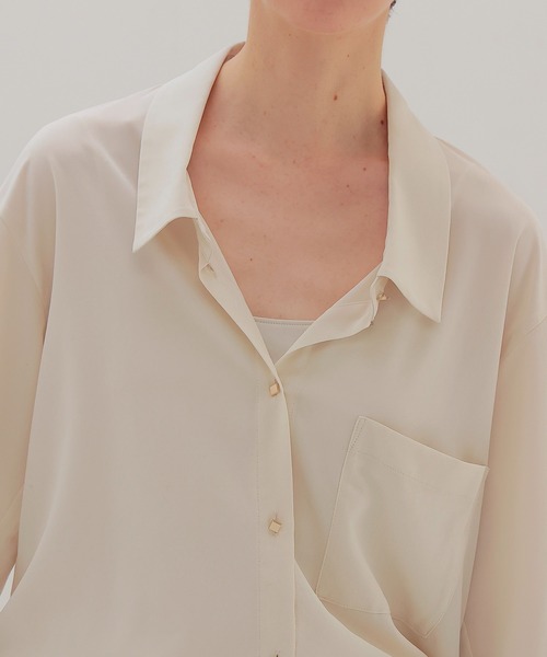 DRESSLAVE(ドレスレイブ)の「classic decine blouse(クラシックデシンブラウス)(シャツ/ブラウス・レディース・ブラック/ホワイト・38)」の4枚目の写真