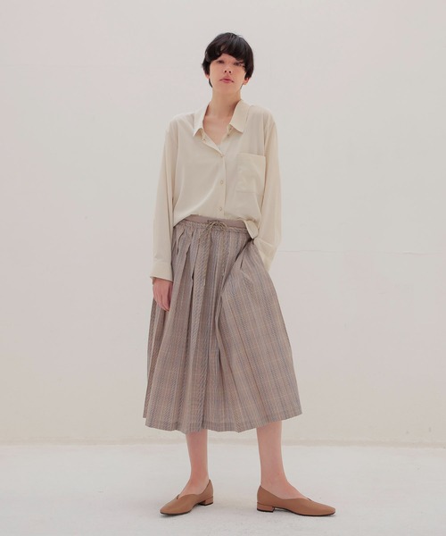 DRESSLAVE(ドレスレイブ)の「classic decine blouse(クラシックデシンブラウス)(シャツ/ブラウス・レディース・ブラック/ホワイト・38)」の7枚目の写真