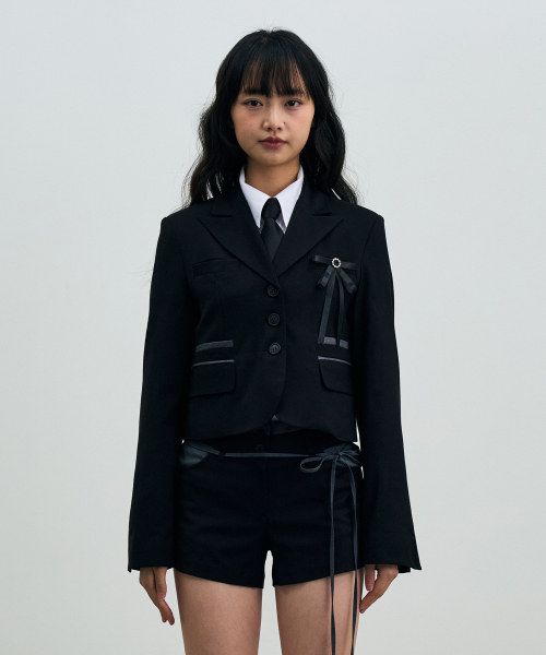ARI(アリ)の「ASTRAL CROP JACKET / BLACK(テーラードジャケット・レディース・ブラック・FREE)」の1枚目の写真