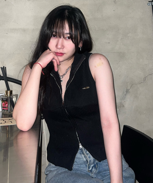 FDR（エフディーアール）の「Law Guage Rib Zip Up Sleeveless Black（ベスト・レディース・その他・FREE）」の2枚目の写真