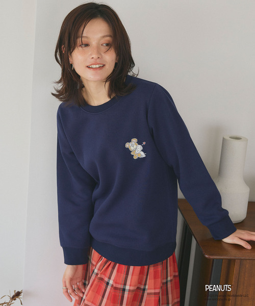 PEANUTS(ピーナッツ)の「【PEANUTS/ピーナッツ】SNOOPY and Teddy Bear刺繍デザイン裏起毛スウェットトレーナー(ニット/セーター・レディース・グリーン系その他/ネイビー/パープル・M/L/LL/3L)」の1枚目の写真