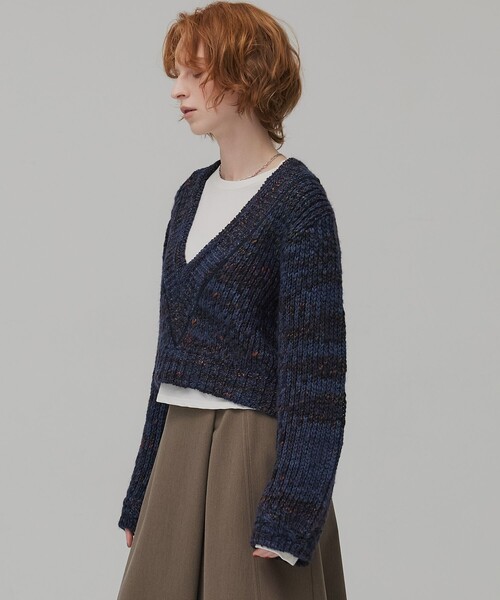 PUBLIC TOKYO(パブリックトウキョウ)の「ミックスカラーVネックニット(ニット/セーター・レディース・キャメル/ブルー・FREE)」の6枚目の写真