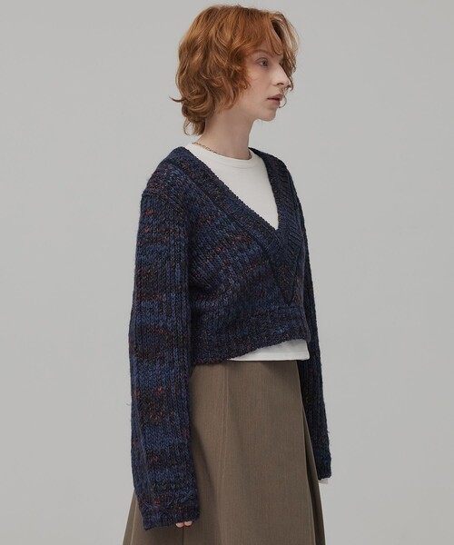 PUBLIC TOKYO(パブリックトウキョウ)の「ミックスカラーVネックニット(ニット/セーター・レディース・キャメル/ブルー・FREE)」の8枚目の写真