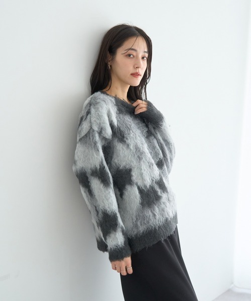 YECCA VECCA(イェッカヴェッカ)の「フラワー柄シャギーニット(ニット/セーター・レディース・ピンク/ブルー/チャコールグレー・FREE)」の6枚目の写真