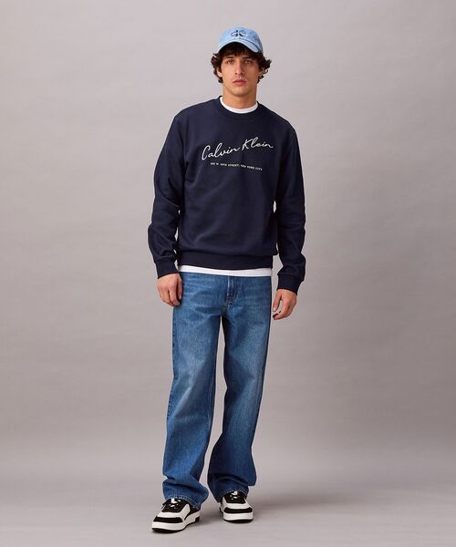 Calvin Klein(カルバン・クライン)の「【ユニセックス】ロゴエンブロイダリークルーネックスウェットシャツ(スウェット・メンズ・ネイビー/ベージュ・S/M/L)」の3枚目の写真