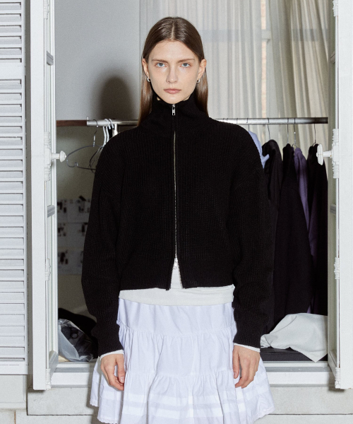 MAIS(マイス)の「TWO WAY KNIT ZIP-UP CARDIGAN / BLACK(カーディガン/ボレロ・レディース・ブラック・FREE)」の2枚目の写真