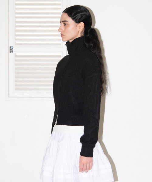 MAIS(マイス)の「TWO WAY KNIT ZIP-UP CARDIGAN / BLACK(カーディガン/ボレロ・レディース・ブラック・FREE)」の4枚目の写真