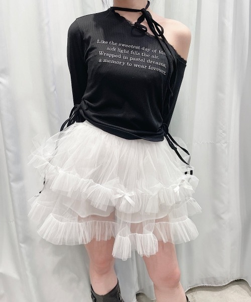 lilLilly(リルリリー)の「ワンショルレーストップス(Tシャツ/カットソー・レディース・ブラック/ホワイト/オレンジ・FREE)」の6枚目の写真